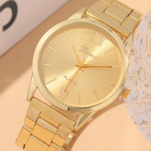 👑NEW WOMEN’S LUXURIOUS WATCH and Rhinestone Bracelet! - Picture 7 of 7